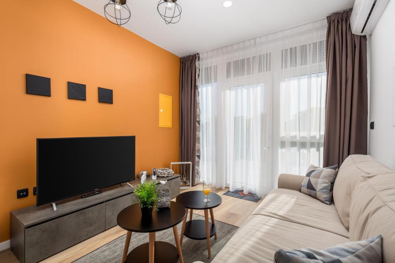 Trio Apartment